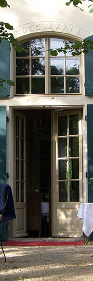 Abbildung: Eingang zum gartensaal in der historischen Weingutanlage Hotel Sorgenfrei